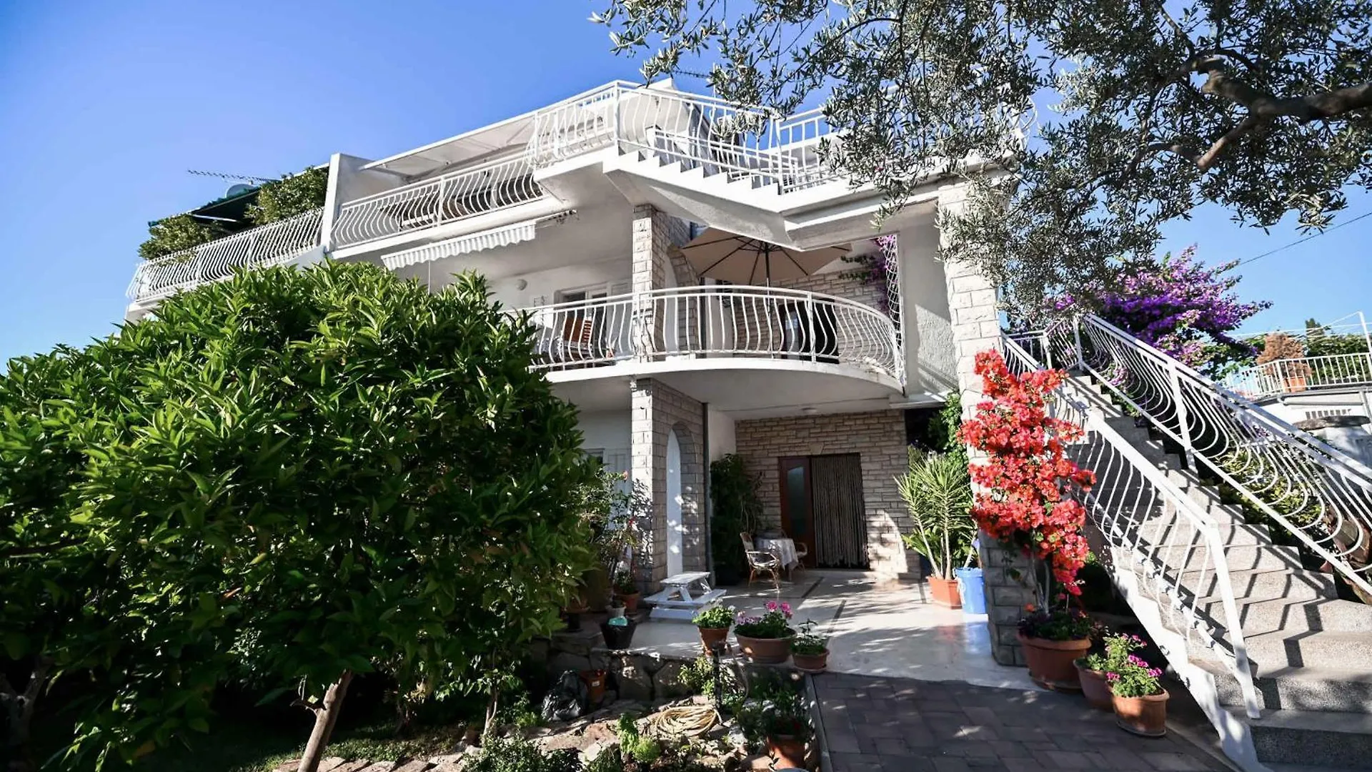 Apartments In Biograd Na Moru 8034